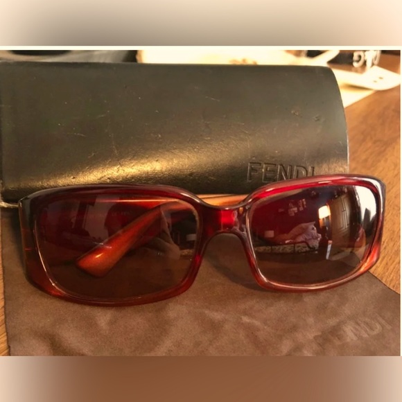 FENDI Sunglasses - Picture 4 of 9